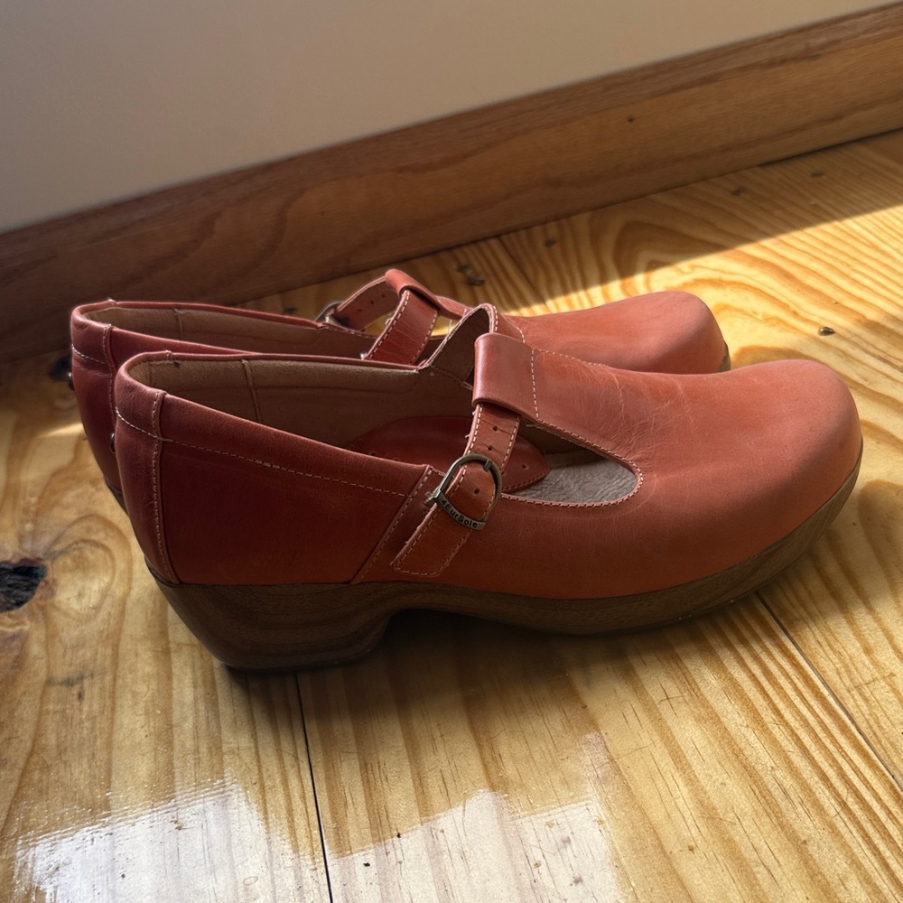 Coral Women's Leather Mary Jane Clogs size 38